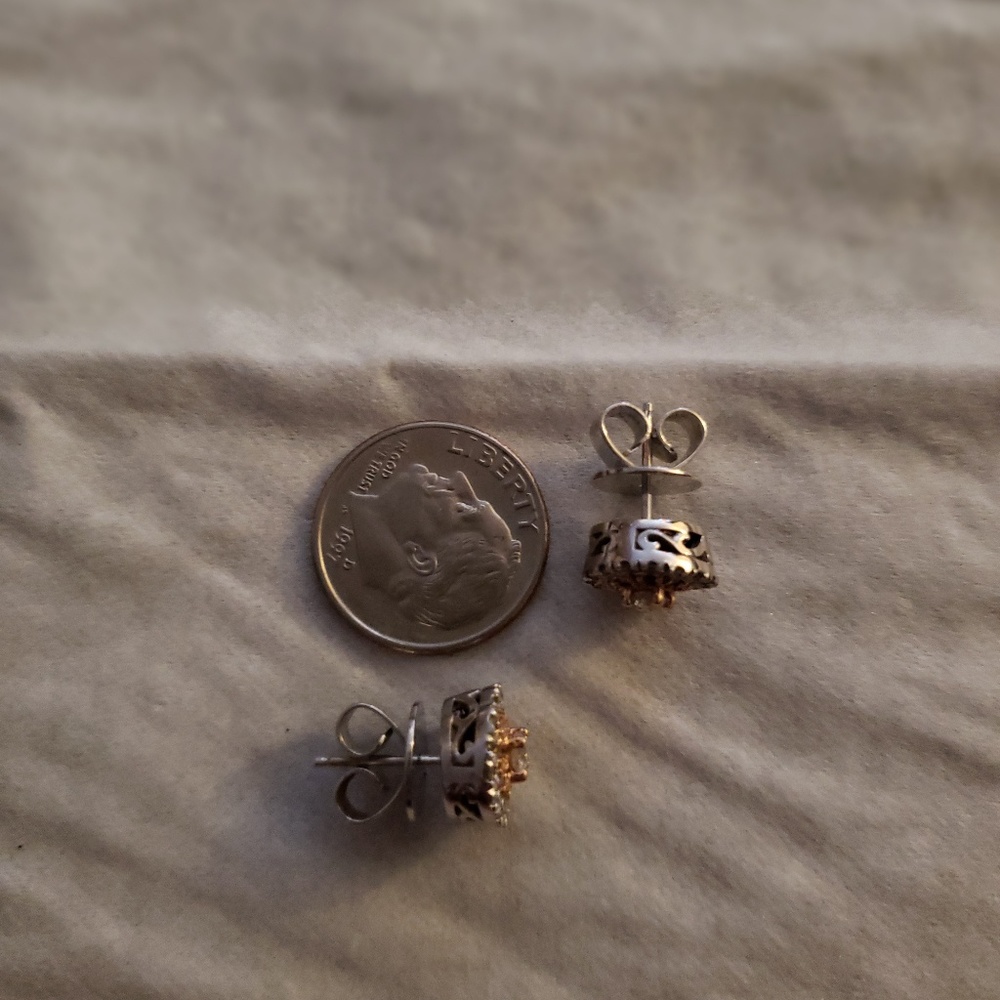 🎆TRADED! NOT FOR SALE! Genuine Diamond Earrings🎆 - Picture 6 of 8